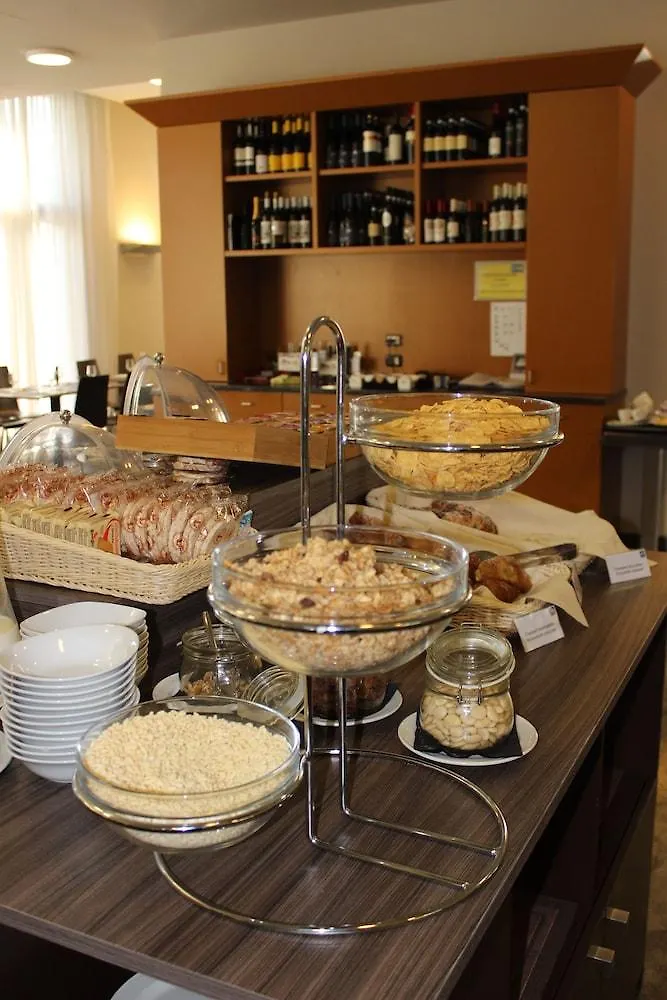 Ih Hotels Milano Lorenteggio 4*, Milan