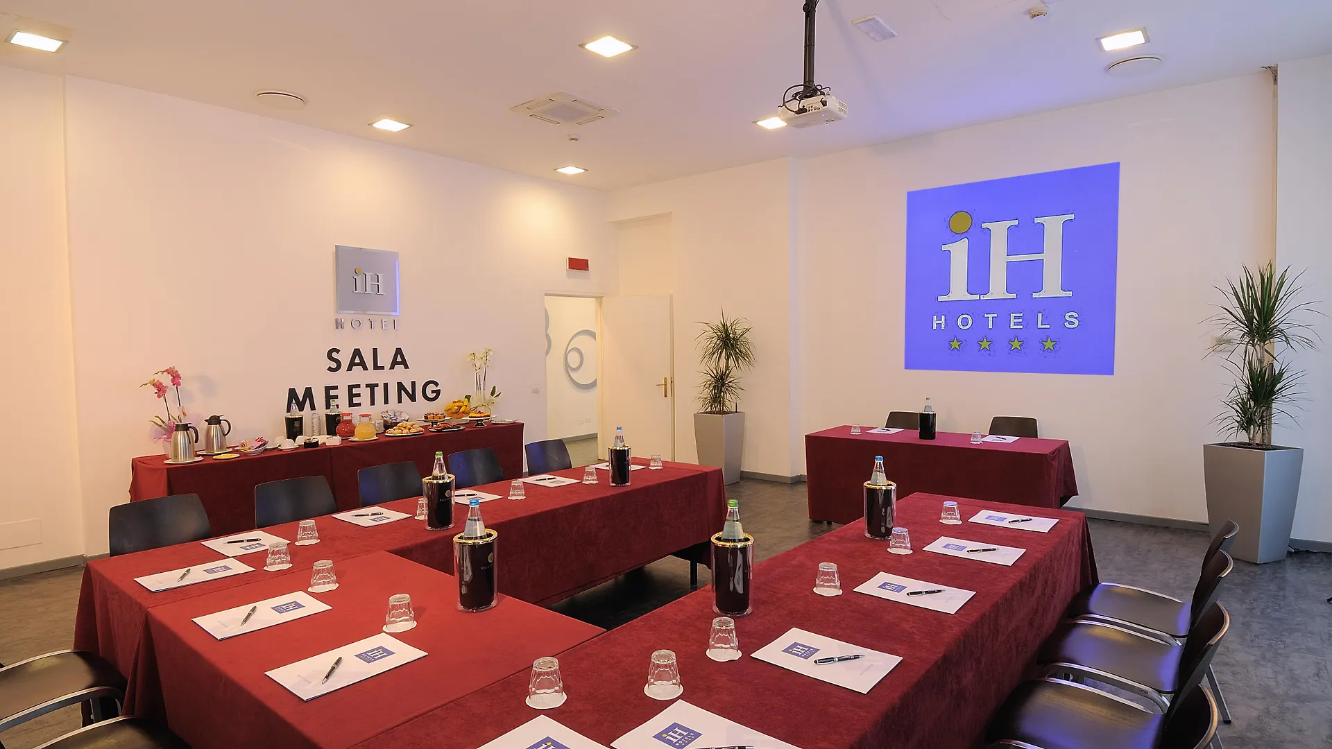Ih Hotels Milano Lorenteggio 4*,