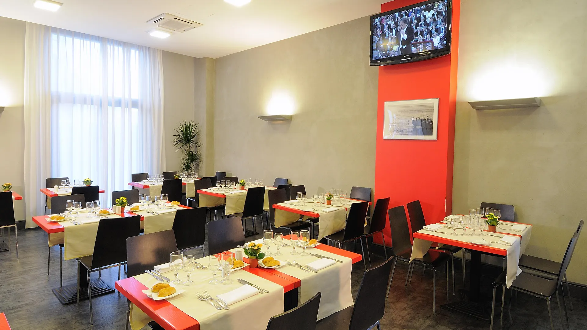 Ih Hotels Milano Lorenteggio 4*,  Olaszország