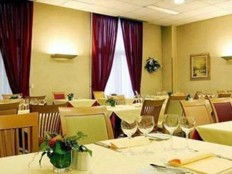 Ih Hotels Milano Lorenteggio 4*,  Olaszország